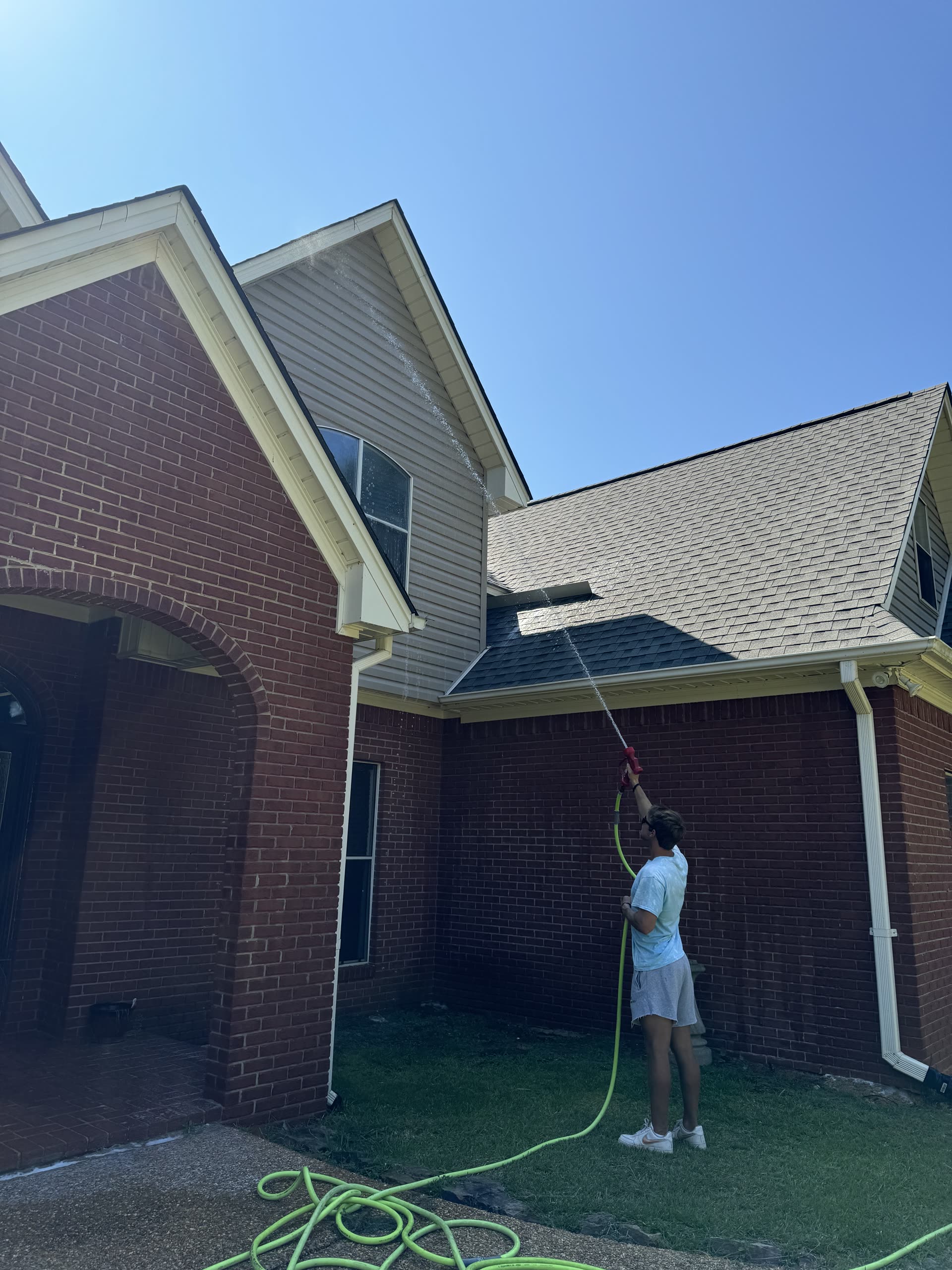 Clean residential roof in Jackson Metro area, Mississippi
